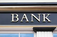 Banki ostrożniejsze przy udzielaniu kredytów