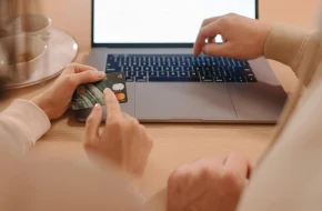 Konto z debetem – kiedy warto zdecydować się na taki rachunek?