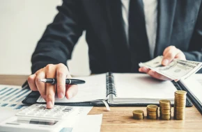 Jak zmiana stóp NBP przekłada się na ratę kredytu zmiennego?