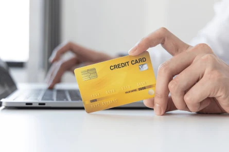 Złota karta kredytowa – czy nadal jest tak elitarna?