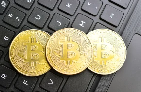 BTC po 122 000 USD, ETH przy 16 000 zł. Co dalej z kryptowalutami po rekordowym szczycie?