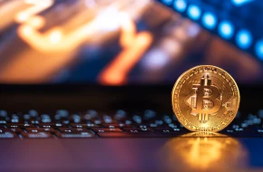 Dlaczego stacjonarny kantor kryptowalut to bezpieczna alternatywa dla giełd online?