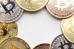 Ethereum traci 5 procent w środę, Bitcoin spada do 121 tysięcy dolarów
