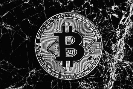 Notowania XRP pod presją, fundamenty rosną: ripple, RLUSD i przejęcie Rail za 200 mln USD