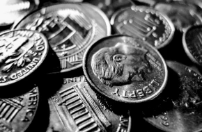 Dolar słabnie na świecie, złoty zyskuje. EUR/PLN blisko 4,31 zł