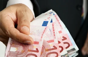 Złoty pozostaje mocny względem euro