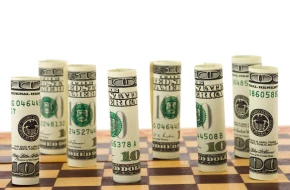 Polski złoty w piątkowy poranek 22 sierpnia 2025: Decyzje po danych z USA