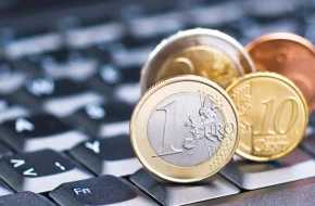 Kursy walut 24 marca 2026: PLN umacnia się wobec dolara, euro i franka po decyzji Trumpa