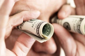 Złotówka w cieniu rekordu złota i amerykańskiego „shutdownu”: USD blisko 3,63, euro przy 4,26