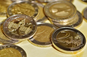 Osłabienie się złotego wobec euro oraz dolara