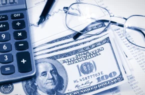 Dolar amerykański zwalnia, euro rośnie, a rynek złotego pozostaje spokojny