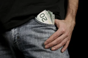 Złoty kontratakuje, dolar nurkuje poniżej 3,54 zł. Co się dzieje z kursami walut?