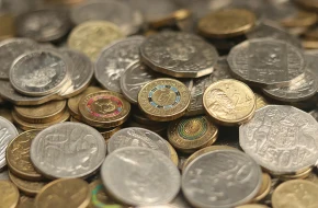 Dolar silny względem euro, stabilny względem jena