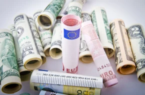 Euro najniżej od maja 2009