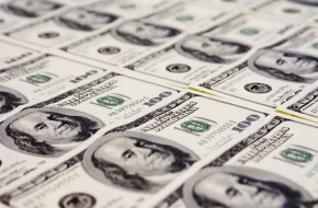 Dolar jednak oddaje pola