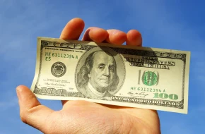 Silny złoty po danych z USA i Polski. Rynek wycenia dane o bezrobociu w USA i sprzedaży w Polsce