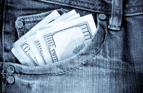 Złoty zyskał 13,29% w rok. Dolar amerykański po 3,51 zł, euro po 4,20 zł