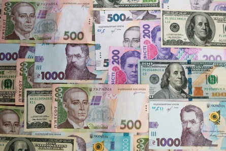 Dolar gra innymi kartami