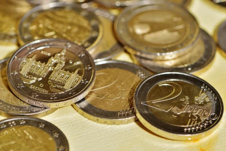 Osłabienie się złotego wobec euro oraz dolara