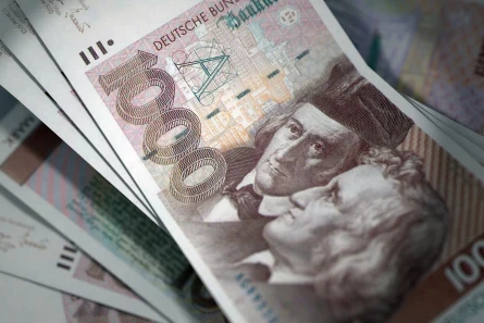 Waluty EM pod presją ropy, PLN stabilny