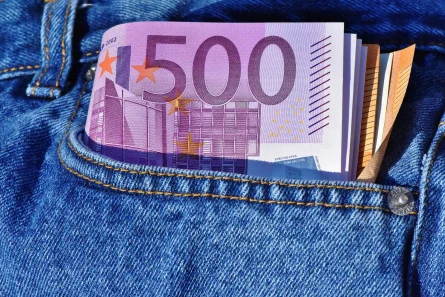 Kursy walut we wtorkowy poranek 12 sierpnia 2025: USD/PLN przy 3,66 zł