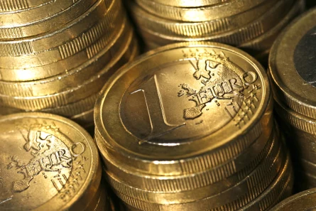 Złoty kontra cła: jak umowa USA–Japonia rozpędziła kurs polskiej waluty