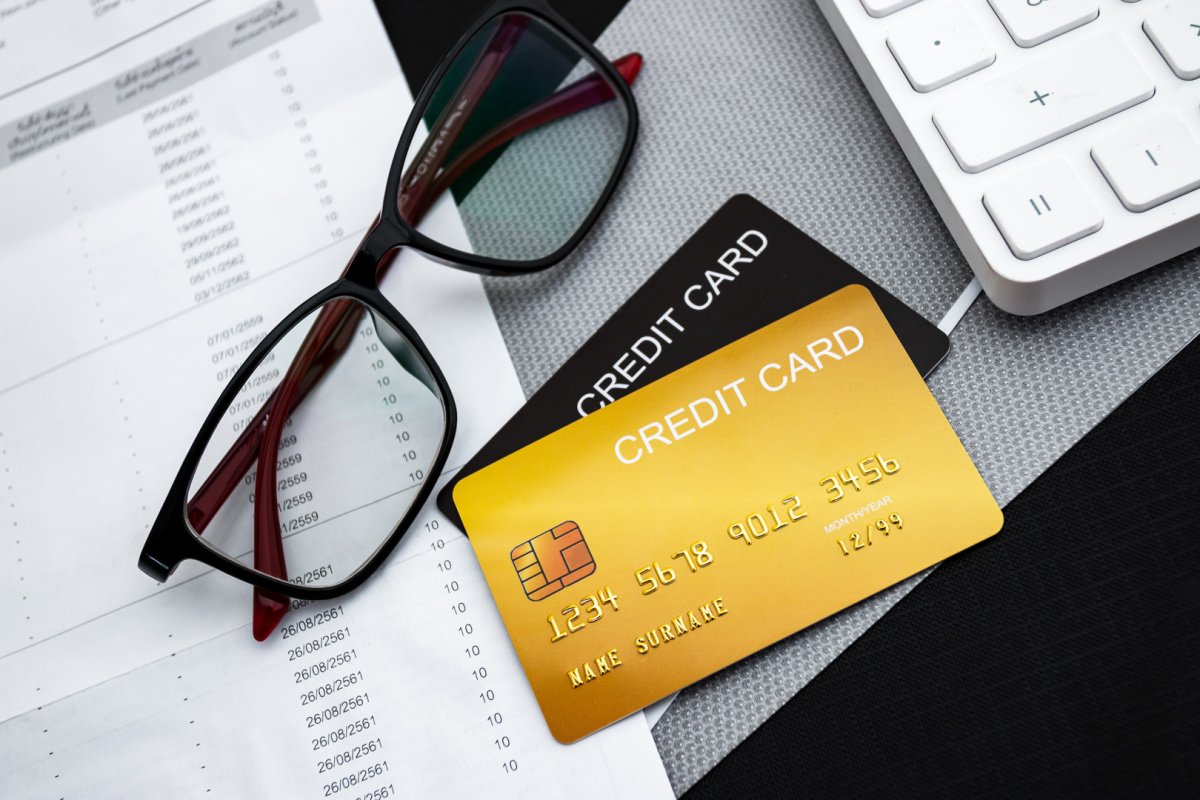 Karty kredytowe z programami rabatowymi i moneyback – przegląd rynku