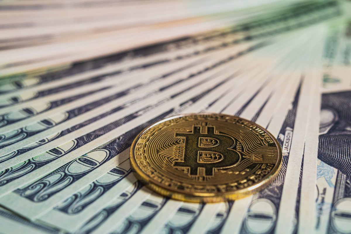 BTC blisko szczytów, ethereum stabilne, ripple skokowe. Co dalej z kryptowalutami?