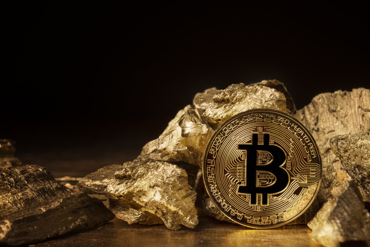 Bitcoin to „cyfrowe złoto"? Twarde dane mówią: to raczej akcja technologiczna na sterydach