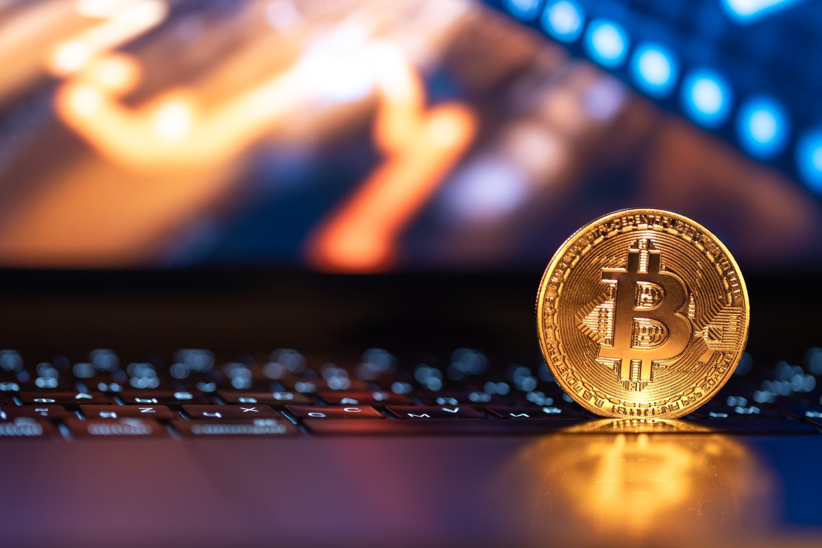 Dlaczego stacjonarny kantor kryptowalut to bezpieczna alternatywa dla giełd online?