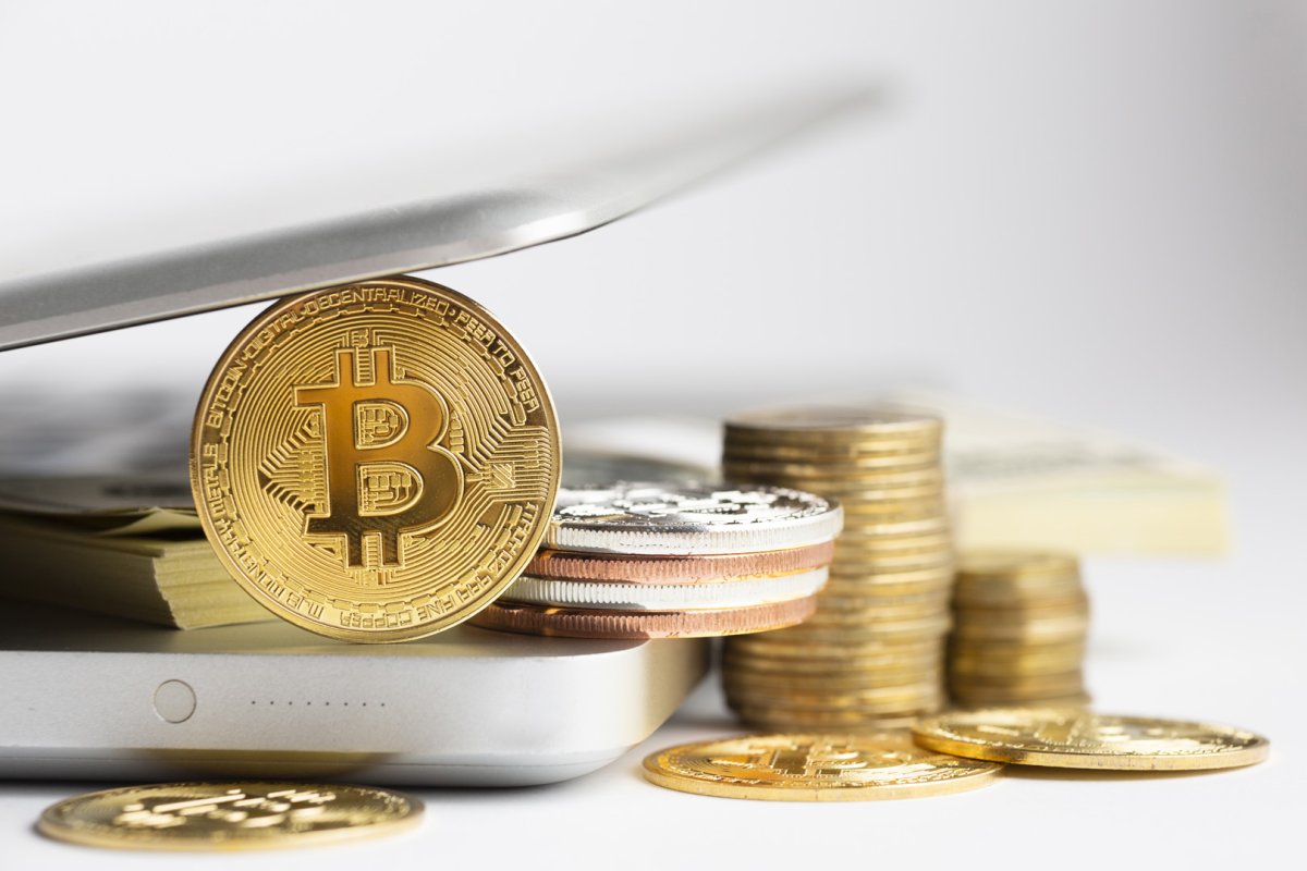 Ripple kroczy do bankowości – trust charter i przejęcie Rail za 200 mln USD