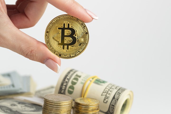 Sierpień 2025: Rynek krypto między regulacjami a płynnością; co dalej z XRP, LTC i Bitcoinem?