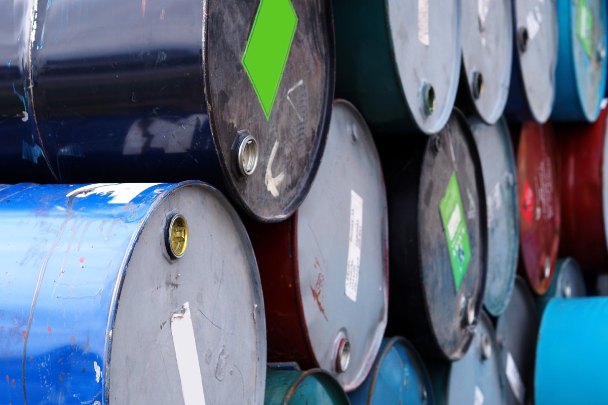 Niższe zapasy ropy w USA, wyższy import do Chin