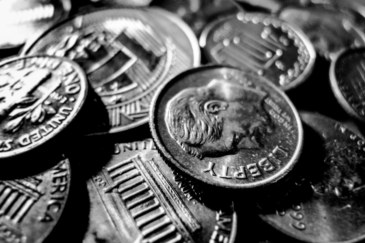 Dolar słabnie na świecie, złoty zyskuje. EUR/PLN blisko 4,31 zł