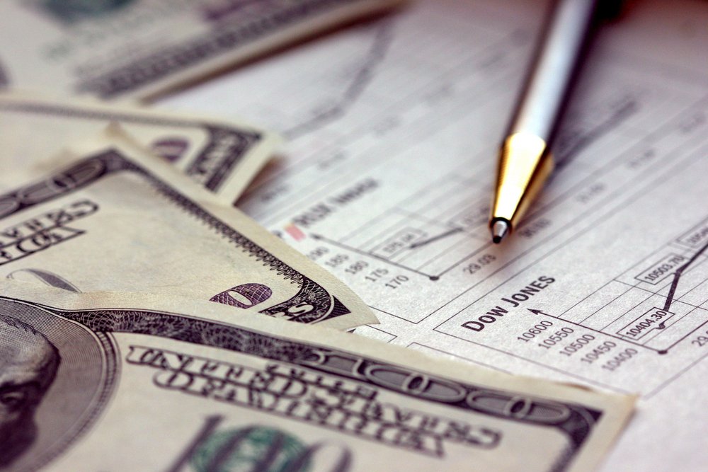 Dolar pozostaje silny