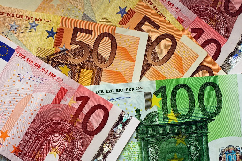 Poranny kurs walut: USD i GBP mocniejsze, złoty trzyma się przy EUR i CHF