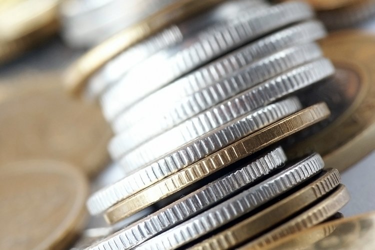 Jastrzębie komentarze z FED napędzają dolara