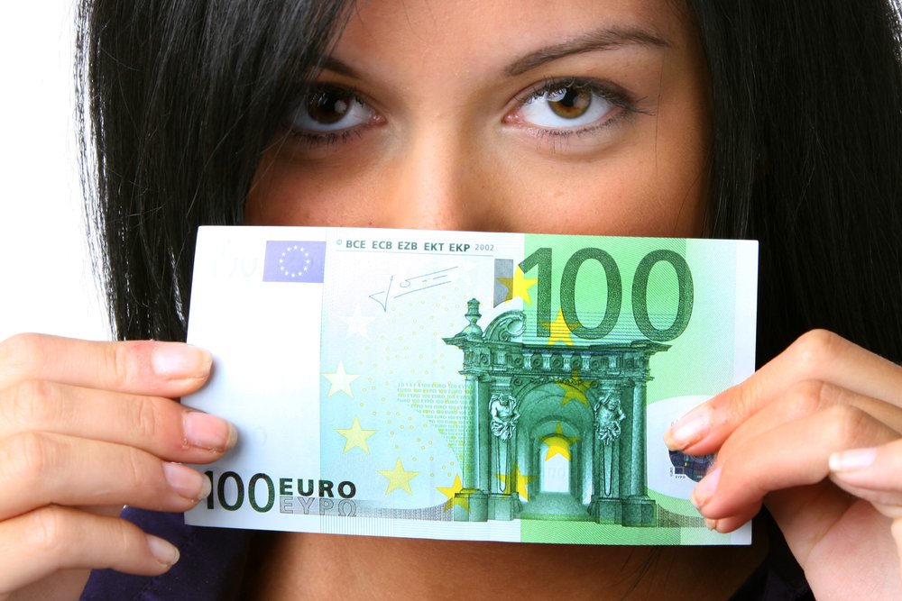 Złoty stabilny po cięciu stóp przez RPP – Forex wycenia siłę polskiej waluty