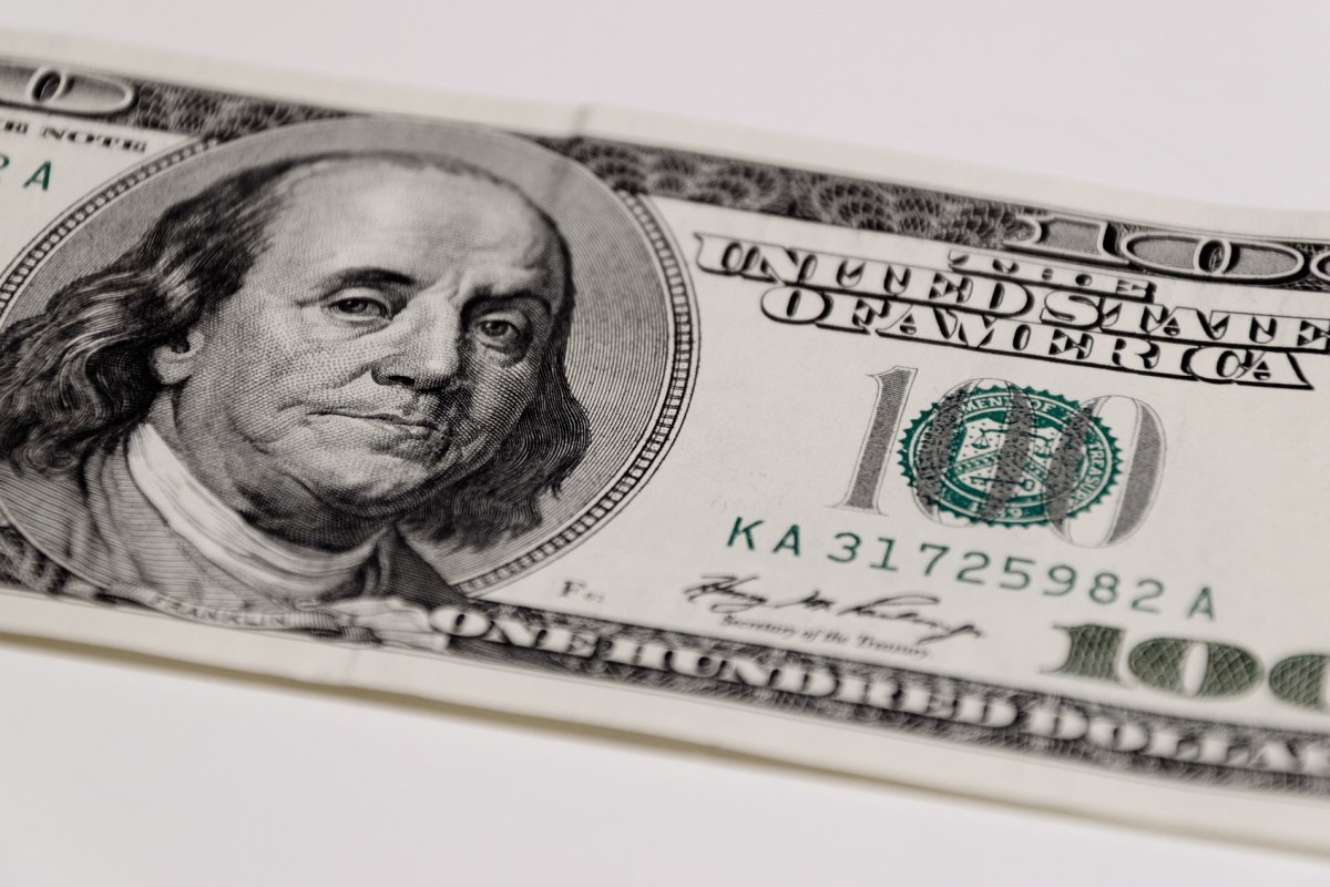 Dolar testuje 3,75 zł. USD/PLN rośnie o 0,58%, złoty zaczyna tydzień pod presją