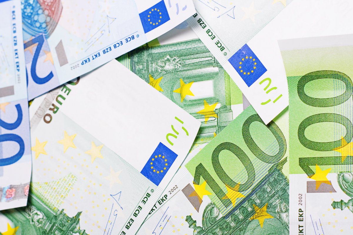 Przemysł odbija, a złoty nic?