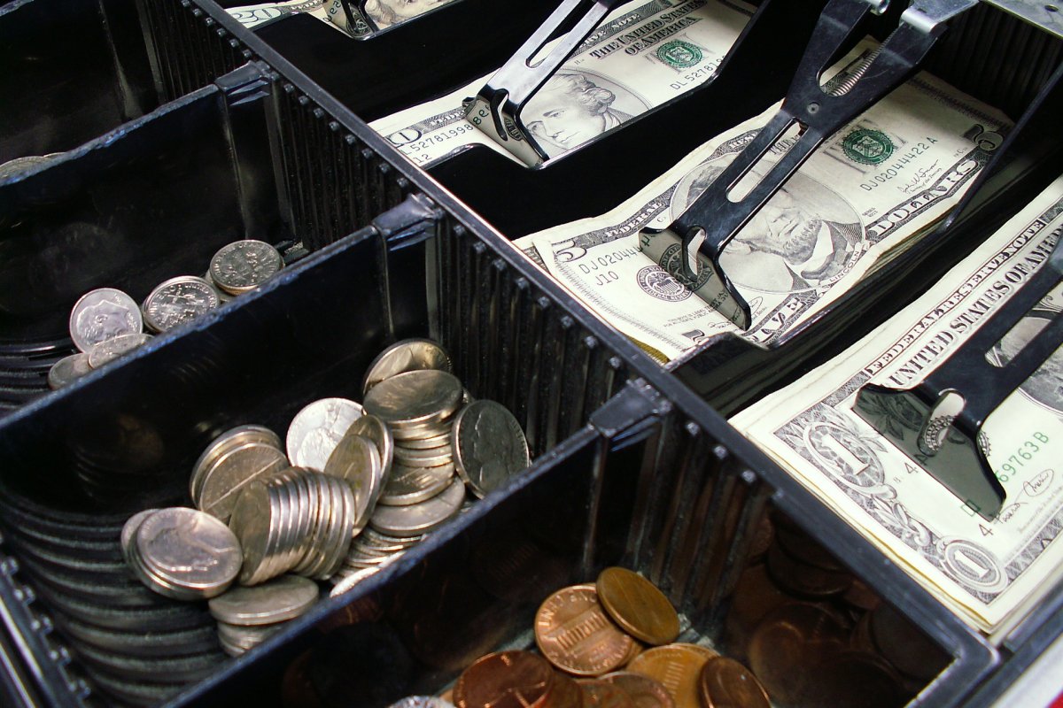 Dolar stabilny przed wystąpieniem Janet Yellen