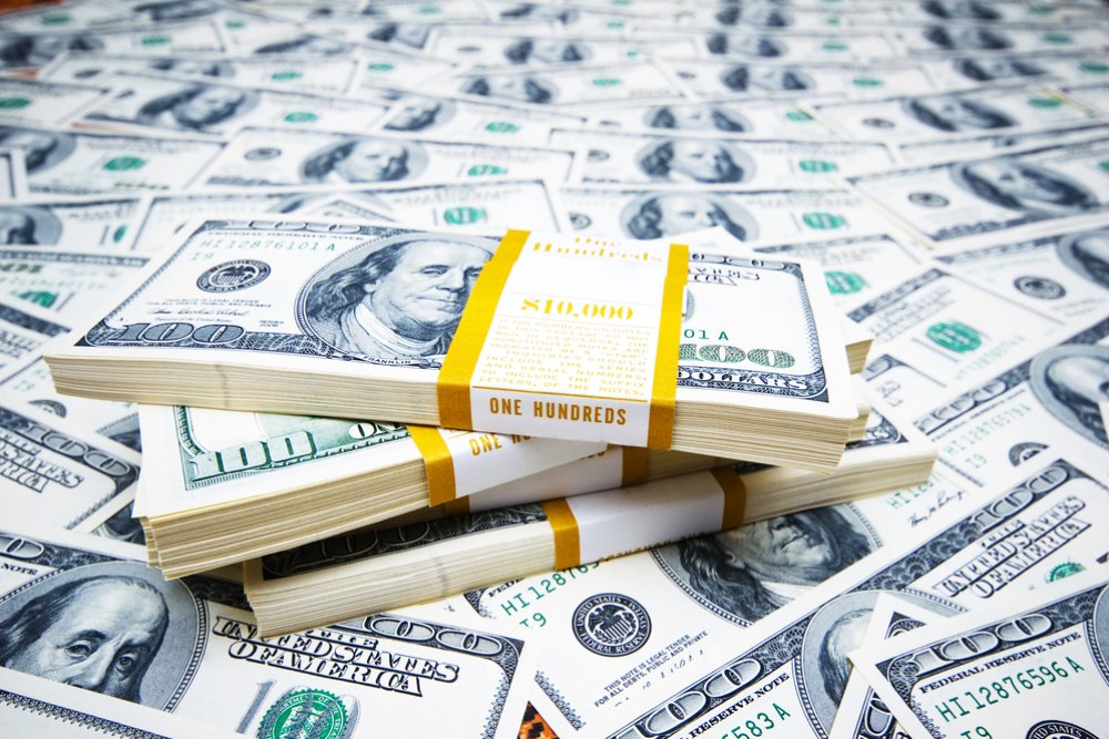 Złoty zyskuje do dolara i stabilizuje się do euro