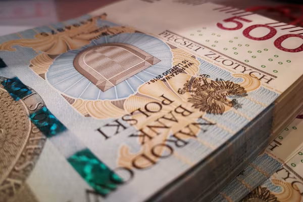 Dolar po 3,86 zł, euro blisko 4,40 zł. Złoty pod presją