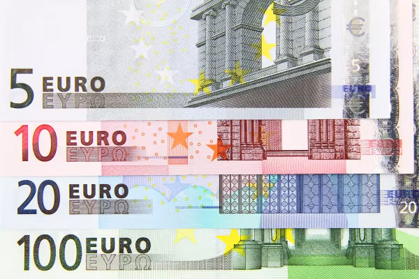 Dolar po 3,71 zł, euro przy 4,31 zł. Przed złotym decyzja EBC i inflacja w USA
