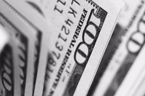 Dwa ciosy w złotego: jastrzębi Fed i inflacja 3,4%. Dolar testuje 3,75 zł przed decyzją RPP
